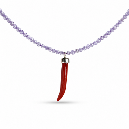 Collana con Cristalli di Zircone Lilla Lavender Faccetta in Argento 925 con  Cornetto Portafortuna di Corallo rosso