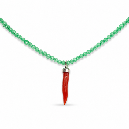 Collana con Cristalli Verde Faccetta in Argento 925 con  Cornetto Portafortuna di Corallo rosso