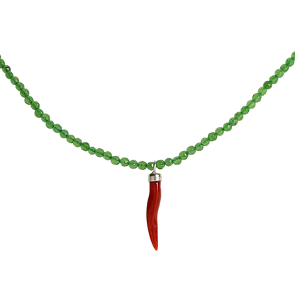 Collana con Cristalli di Giada Faccetta in Argento 925 con  Cornetto Portafortuna di Corallo rosso